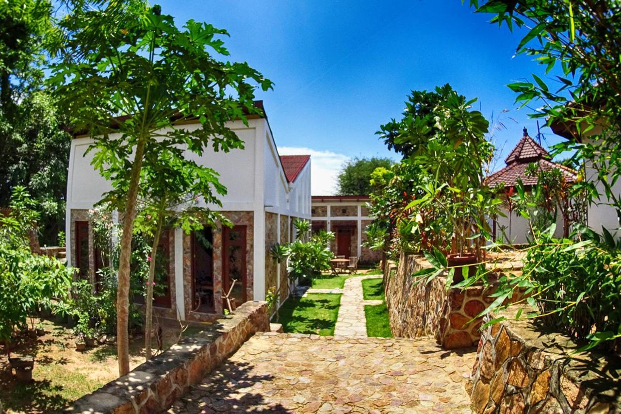 Ayu Hotel Karimunjawa Ngoại thất bức ảnh