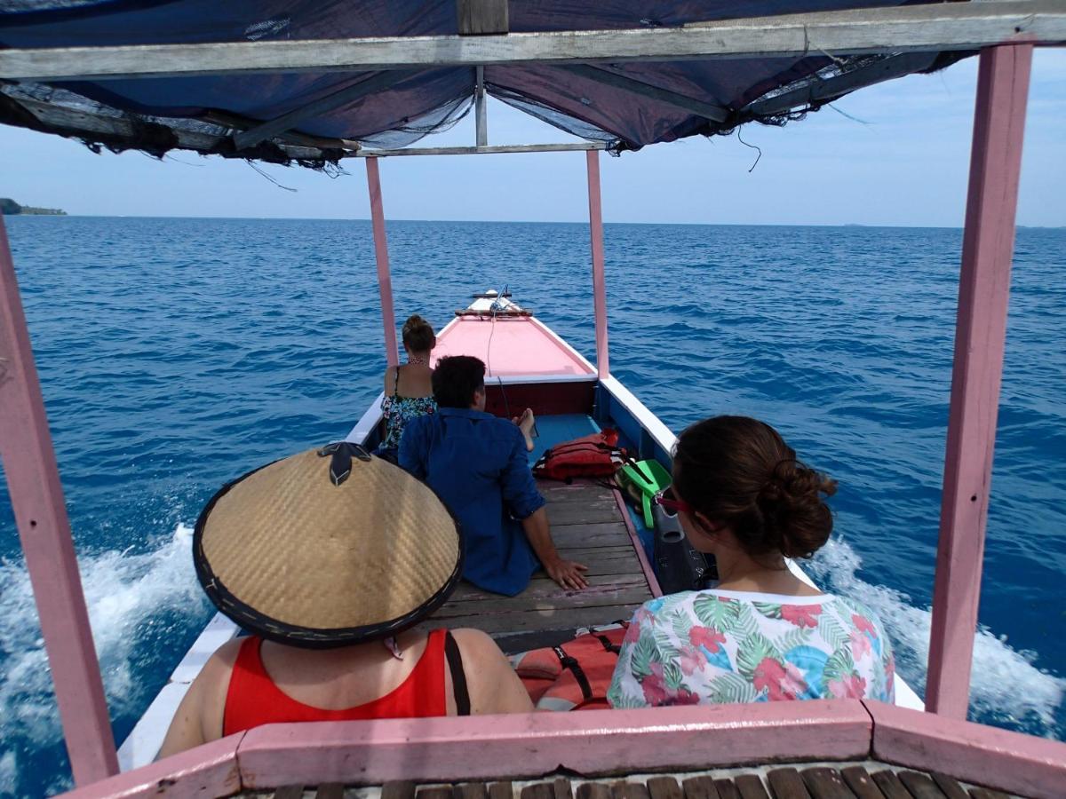 Ayu Hotel Karimunjawa Ngoại thất bức ảnh