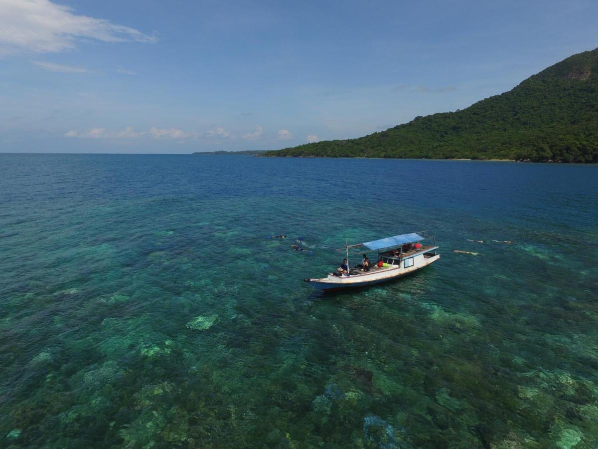 Ayu Hotel Karimunjawa Ngoại thất bức ảnh